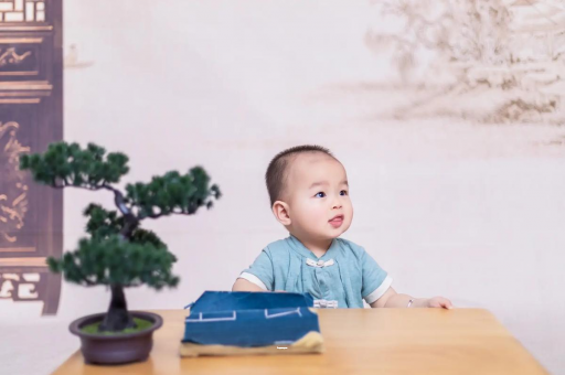巴彦淖尔三个月宝宝抬头不稳