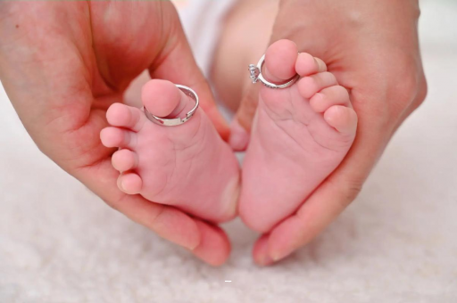 巴彦淖尔宝宝脸上长黑点